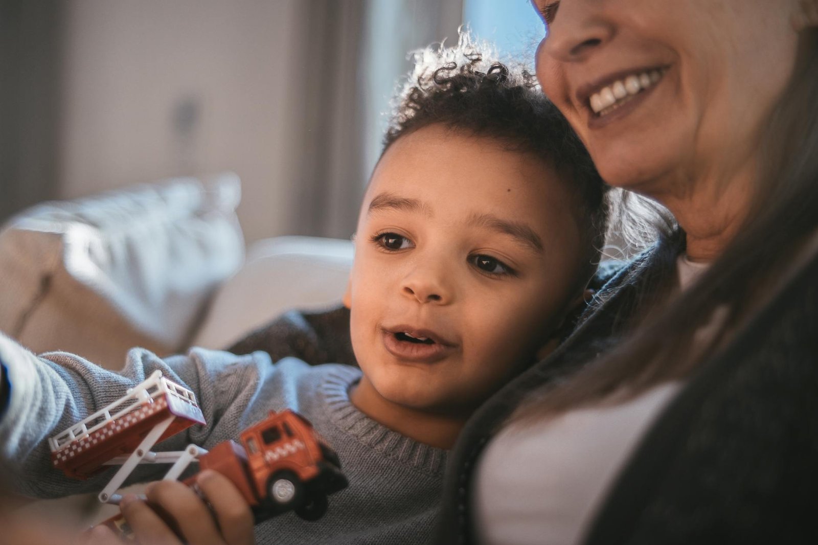 https://www.pexels.com/photo/smiling-girl-in-gray-crew-neck-shirt-beside-smiling-girl-in-gray-crew-neck-shirt-6972772/