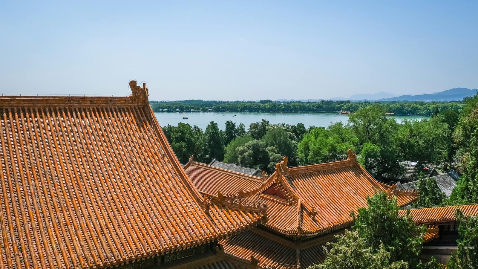 https://www.pexels.com/photo/orange-and-multicolored-pagoda-2846014/