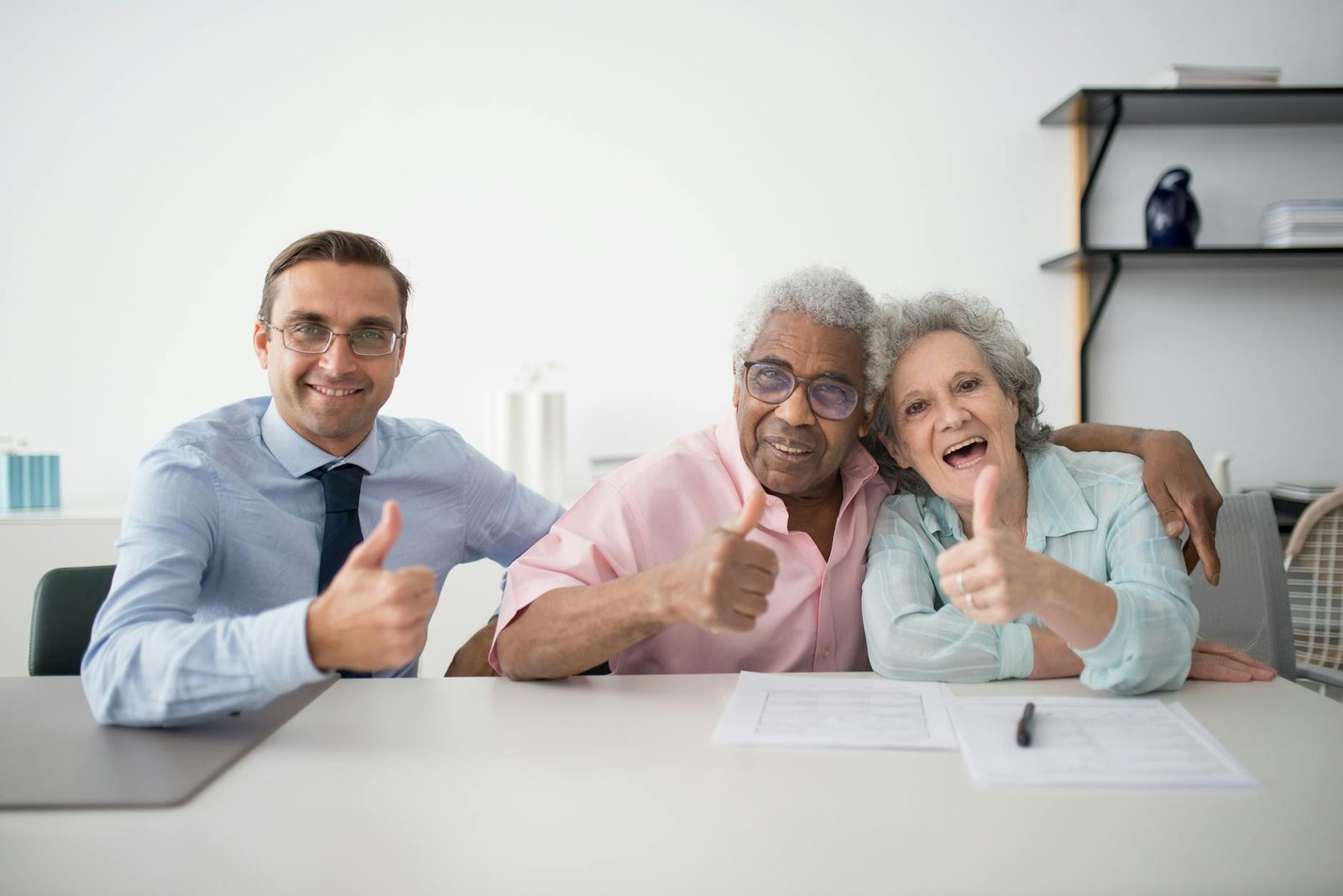 https://www.pexels.com/photo/man-in-blue-long-sleeve-shirt-and-blue-necktie-sitting-beside-man-in-pink-button-up-shirt-8441870/